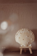 schelp op standaard (andere hoek)